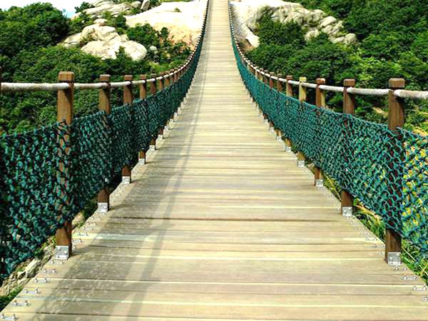 防腐木吊橋