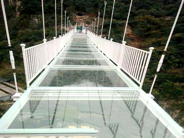 河北廊坊138米玻璃吊橋