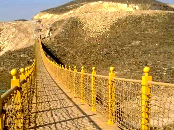 內蒙古鄂爾多斯風景區吊橋
