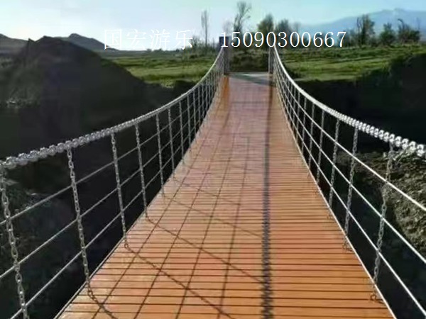 防腐木吊橋