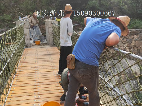 木板吊橋施工