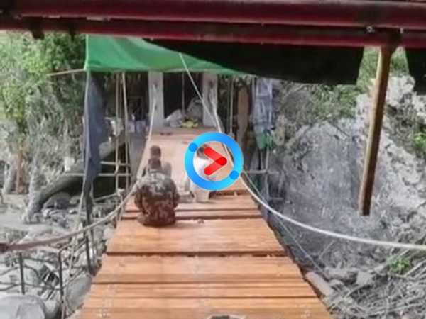 防腐木吊橋