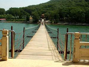 防腐木吊橋
